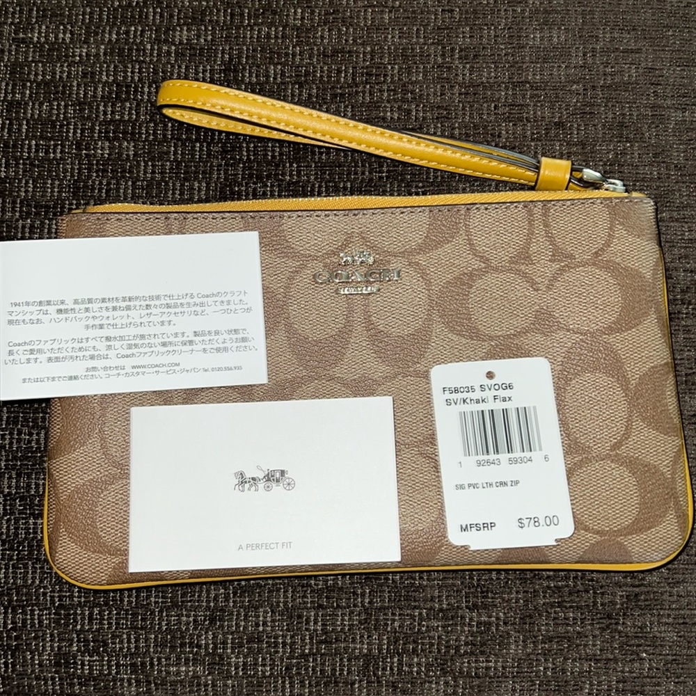 BNWT Coach Zip Wristlet